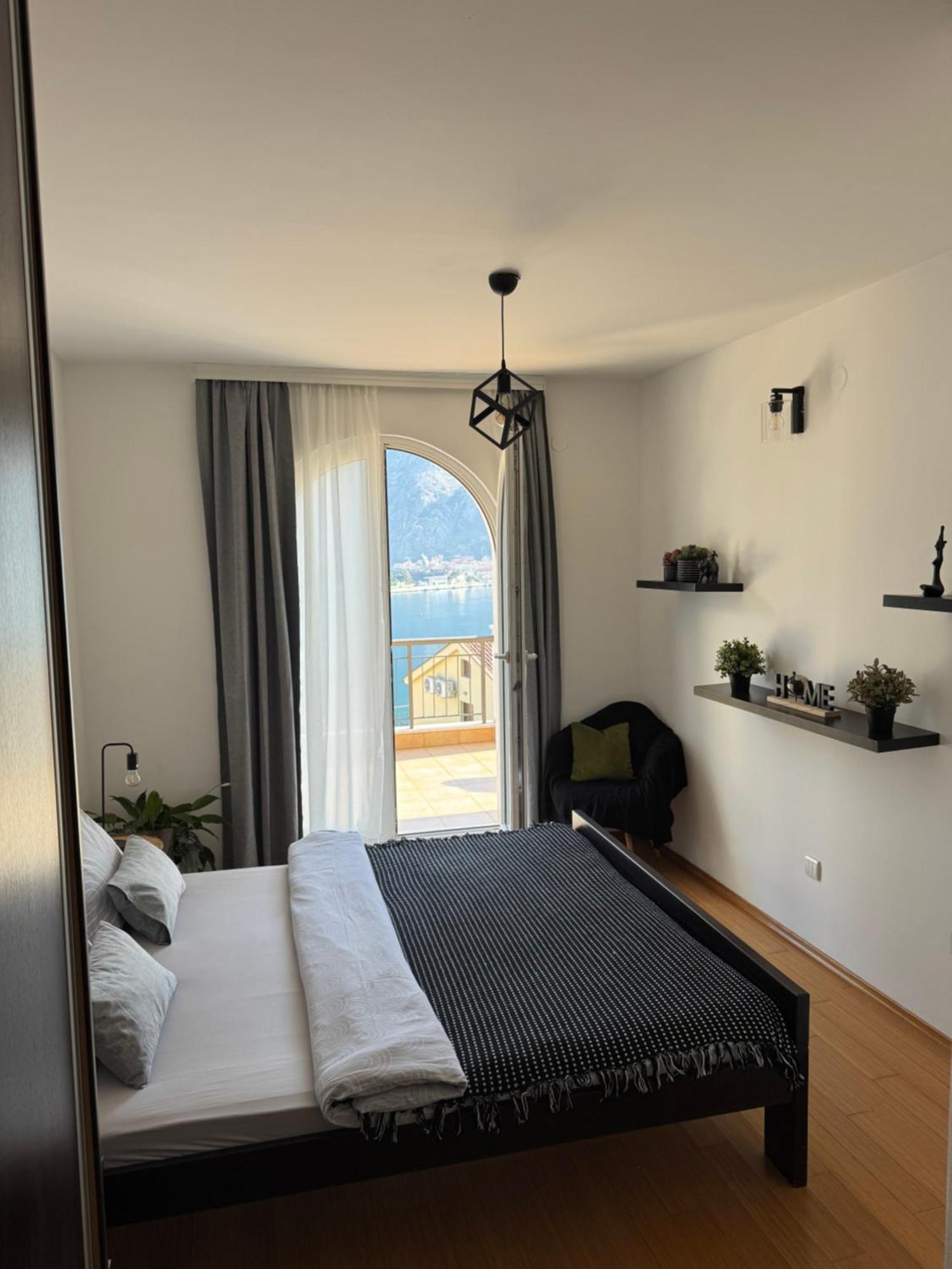 J&M Apartment Kotor Exterior photo